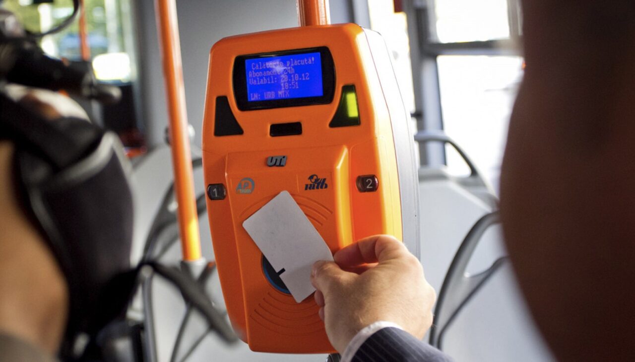 Scandalos! Ce a pățit o bucureșteancă într-un tramvai STB: „Am card dar, când am urcat, validatoarele erau blocate și scria ‘Control’!”