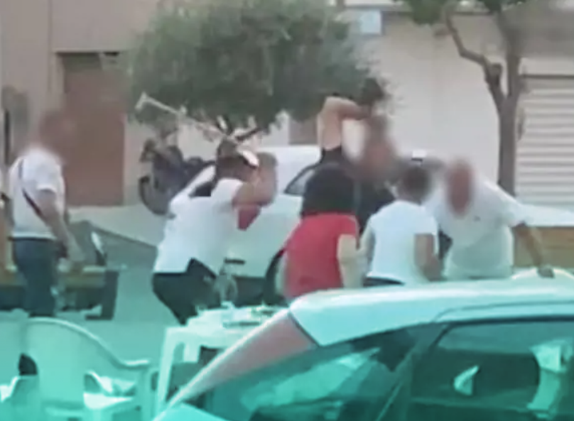 Bătaie cu bâte și sticle sparte între români și bulgari în regiunea Calabria din Italia