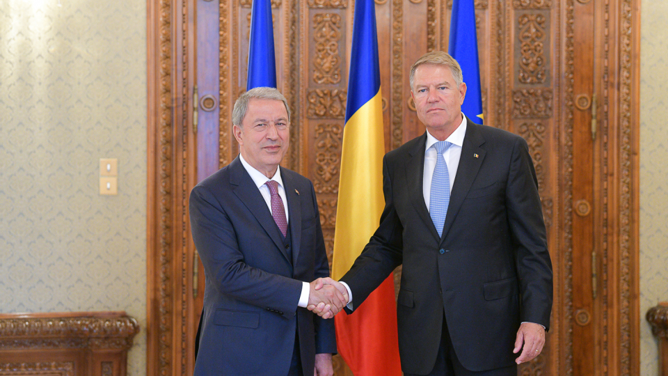 Iohannis a discutat cu ministrul Apărării din Turcia despre situația de securitate din Marea Neagră