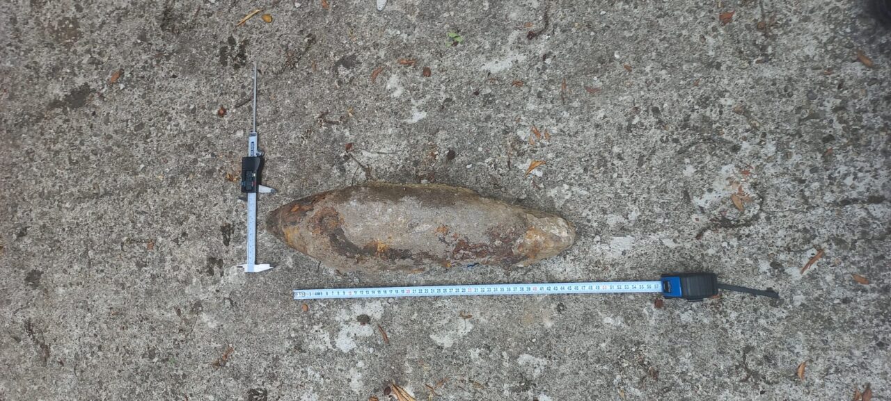 O bombă de 100 de kilograme din cel de-Al Doilea Război Mondial, descoperită într-o pădure din Cluj