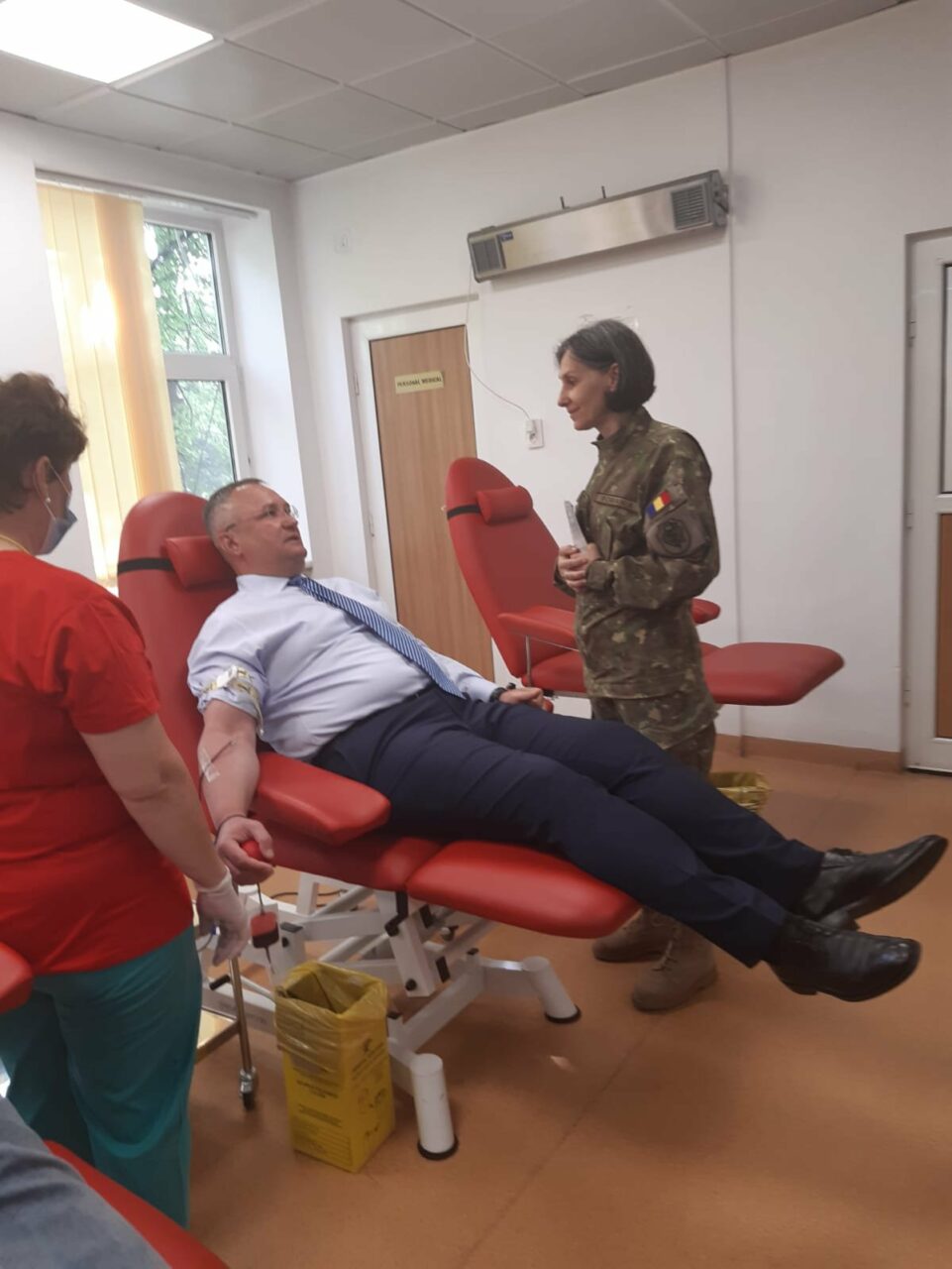 Premierul Nicolae Ciucă a ajuns la spital. „Să dovedim umanitate și, prin gesturi simple și firești, să salvăm vieți!”