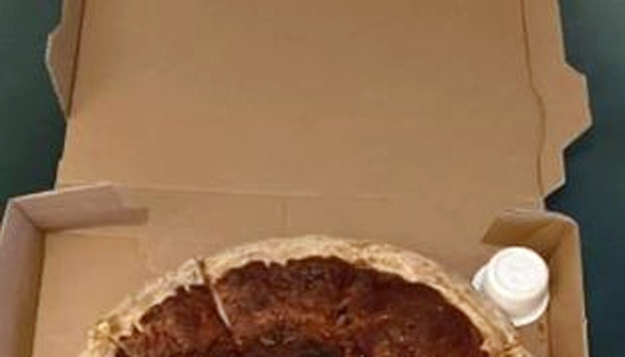Ce a primit un tânăr după ce a comandat o pizza, noaptea, printr-o aplicație on-line. Când a deschis cutia, a crezut că e o glumă