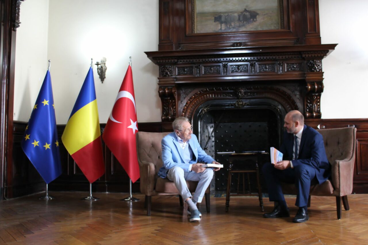 VIDEO | Emil Constantinescu a vizitat Institutul Cultural Român din Istanbul: ”Îi felicit pentru promovarea culturii românești, această activitate va spori prestigiul României”