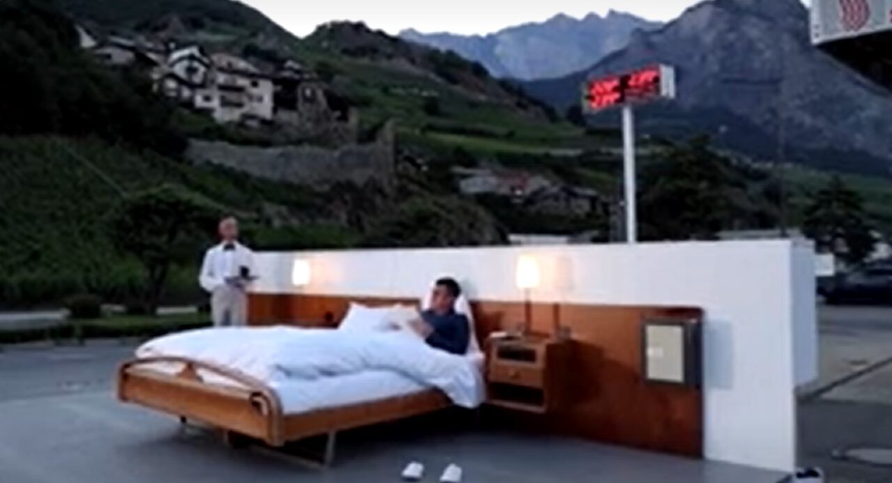 Hotelul de zero stele din Elveția unde turiștii plătesc 337 de dolari pentru o noapte sub cerul liber