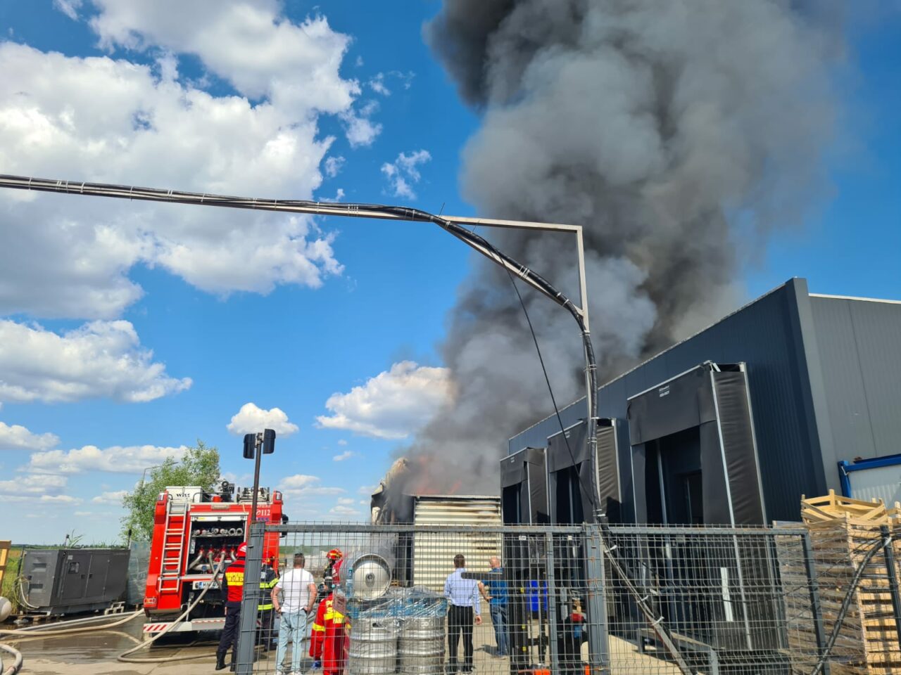 VIDEO | Incendiu la Complexul Therme din Balotești. Există pericol de propagare