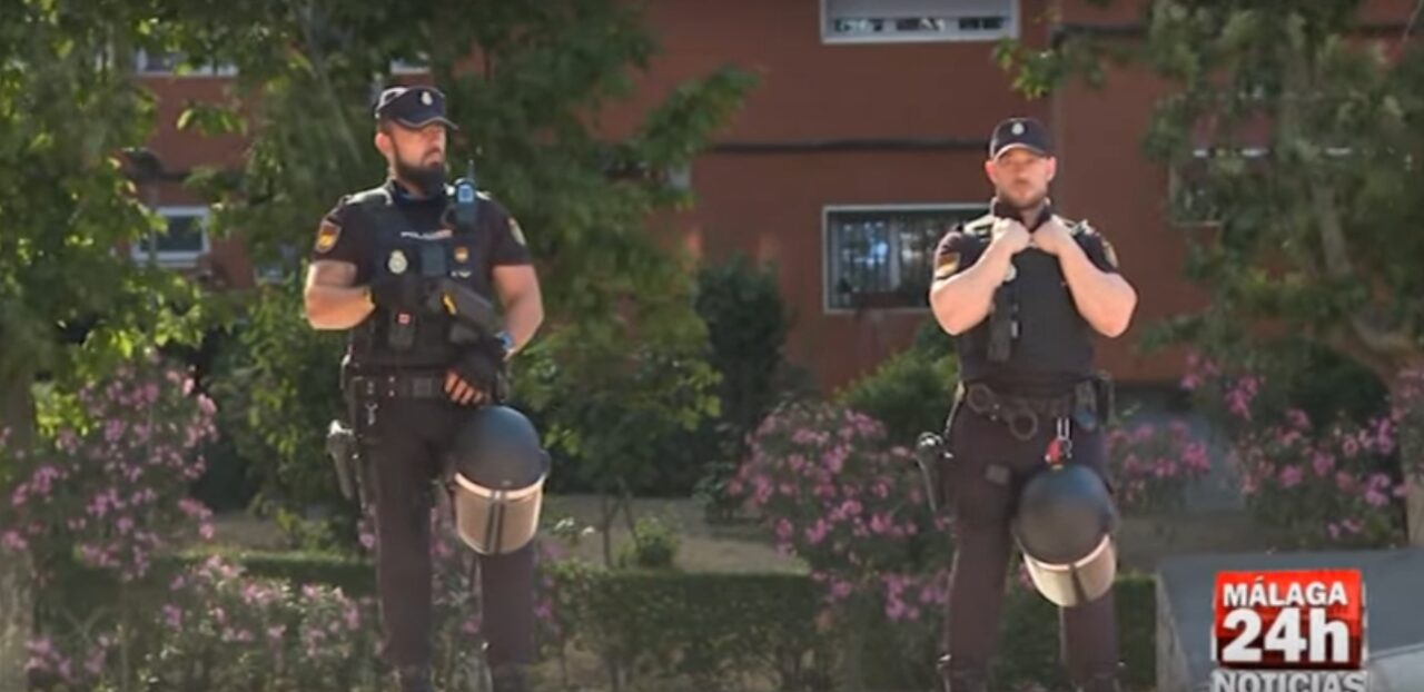 VIDEO | Un român a terorizat un oraș din Spania. Și-a sechestrat copiii, a amenințat că le omoară și că aruncă blocul în aer