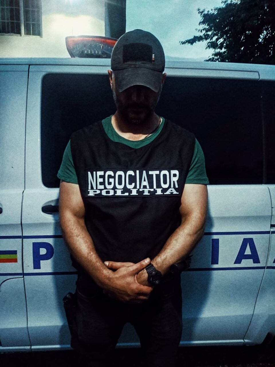 Un polițist a reușit să salveze viața unui bărbat din Argeș care amenința că se sinucide. Decizia fulgerătoare care a făcut diferența dintre viață și moarte