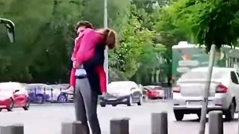 Ce spune Nicușor Dan după ce a fost filmat trecând strada cu fetița în brațe prin loc nepermis