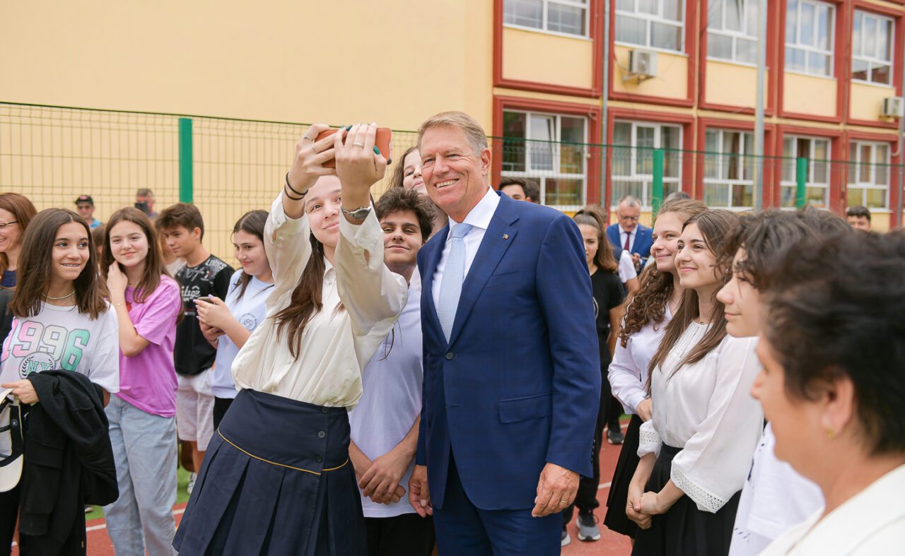 Klaus Iohannis, la Școala nr. 11 din Buzău: „Avem motive de optimism: tânăra generație dorește să fie mai responsabilă față de mediul înconjurător”