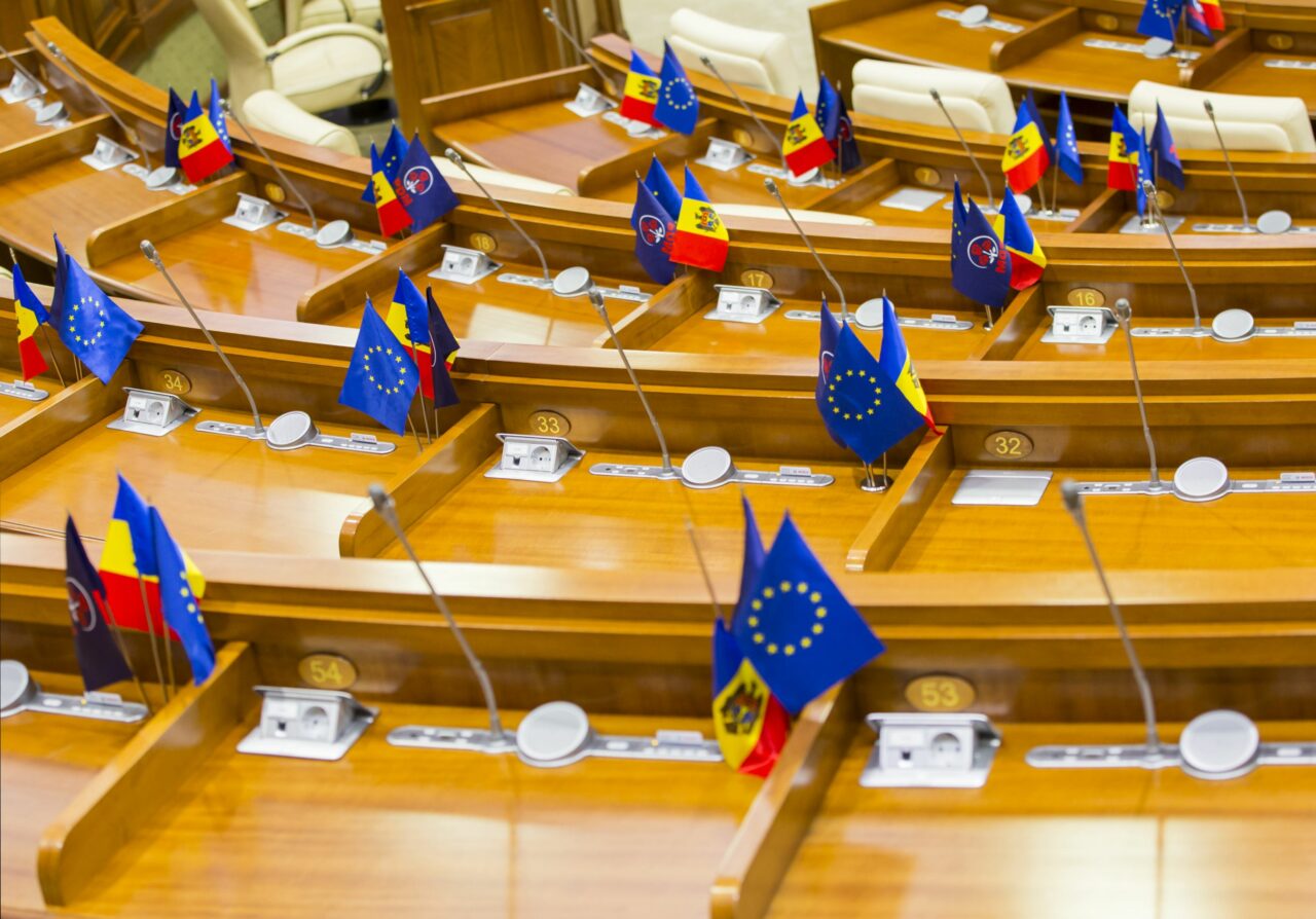 Parlamentul României şi cel al Republicii Moldova se reunesc, sâmbătă, în şedinţă comună la Chişinău