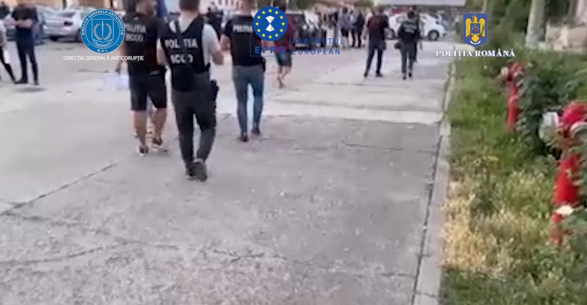 VIDEO Ofițerii DGA și IGPR fac percheziții de amploare într-un dosar penal al Parchetului European. Care sunt suspiciunile oamenilor legii