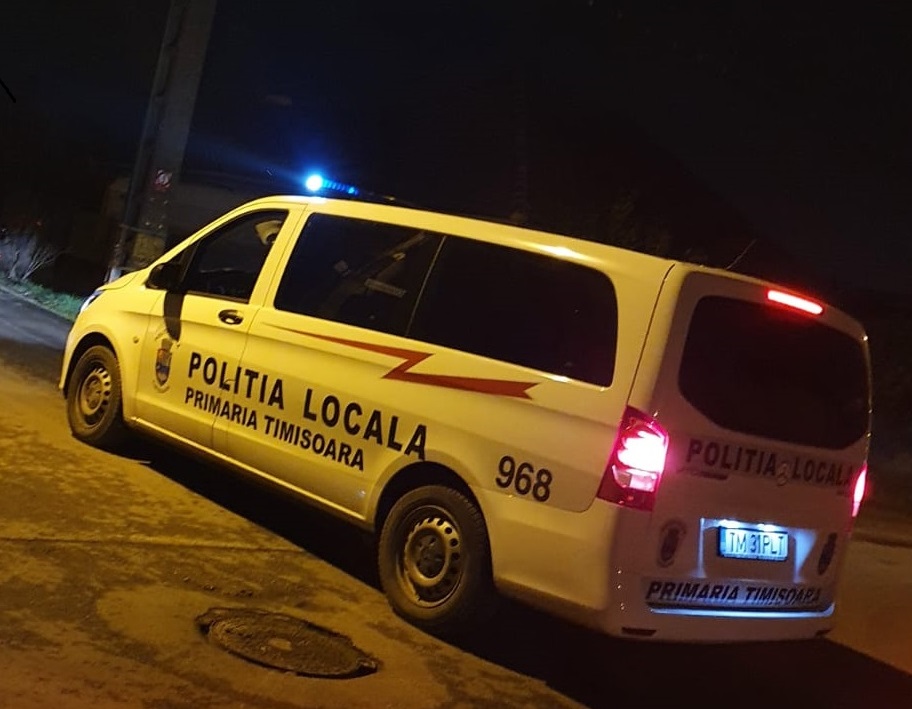 Participanții la un priveghi, sancționați de două ori de polițiști pentru că au dat muzica la maximum. „Așa este tradiția”, și-au motivat ei gestul