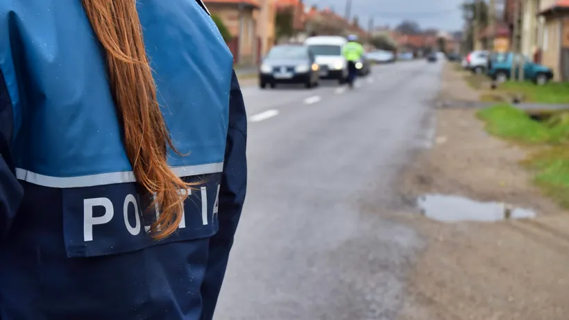 Ce a pățit femeia care a furat pistolul unei polițiste, în toaleta unei benzinării. Hoața avea gloanțe să împuște 15 oameni