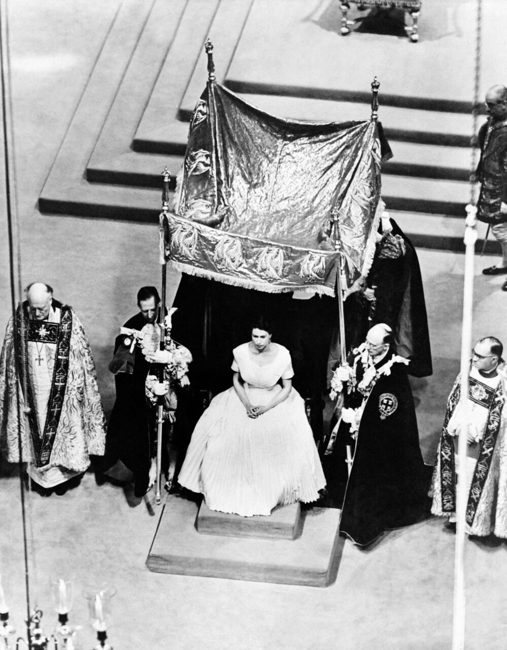 Britanicii sărbătoresc 70 de ani de domnie a reginei Elisabeta a II-a, timp de patru zile şi patru nopţi