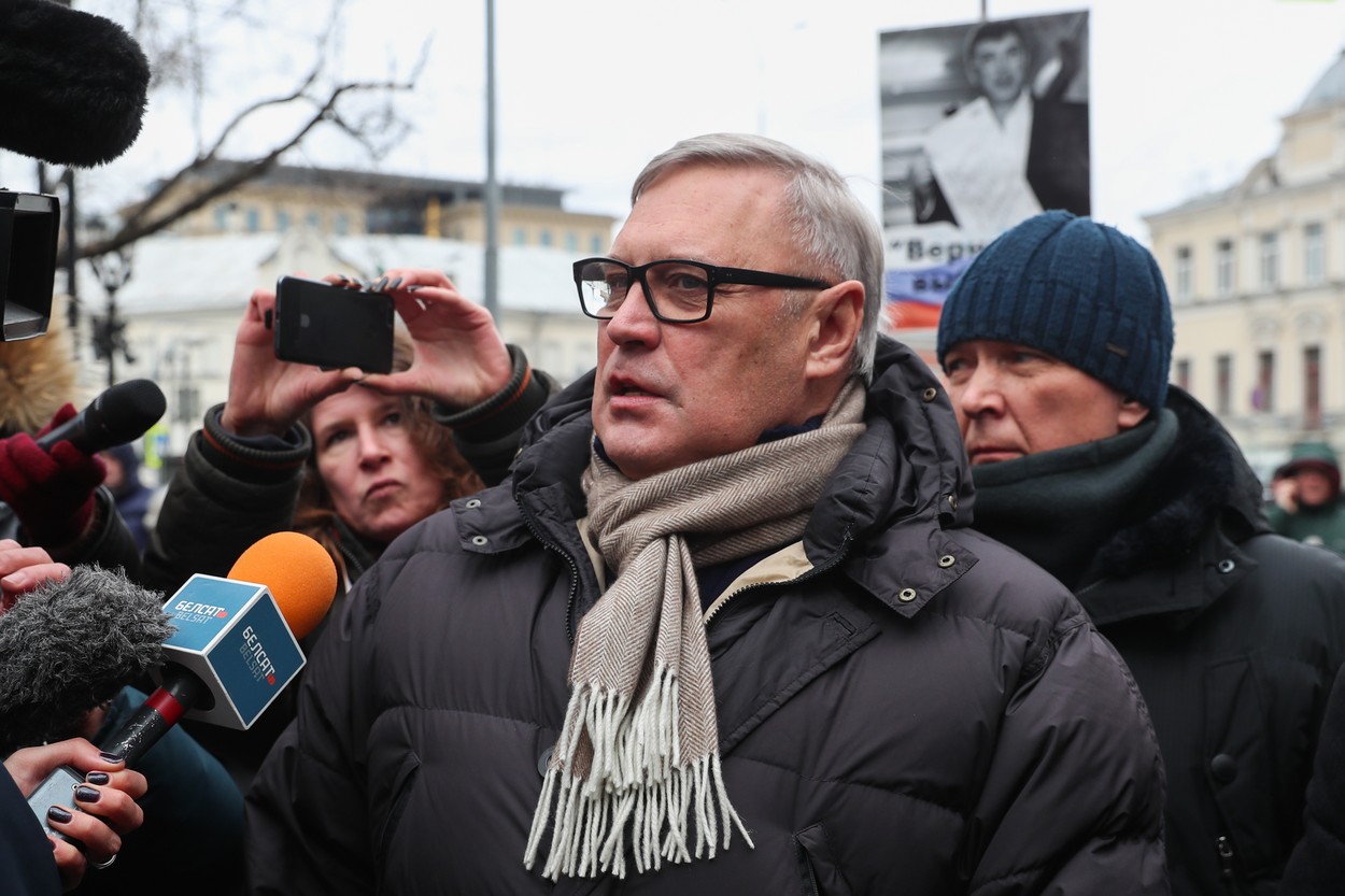 Nouă lovitură pentru Vladimir Putin. Un fost prim-ministru rus a părăsit țara