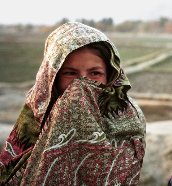 Povestea dramatică a unei fete de 9 ani din Afganistan. A fost vândută de tatăl ei pentru o sumă derizorie din cauza sărăciei
