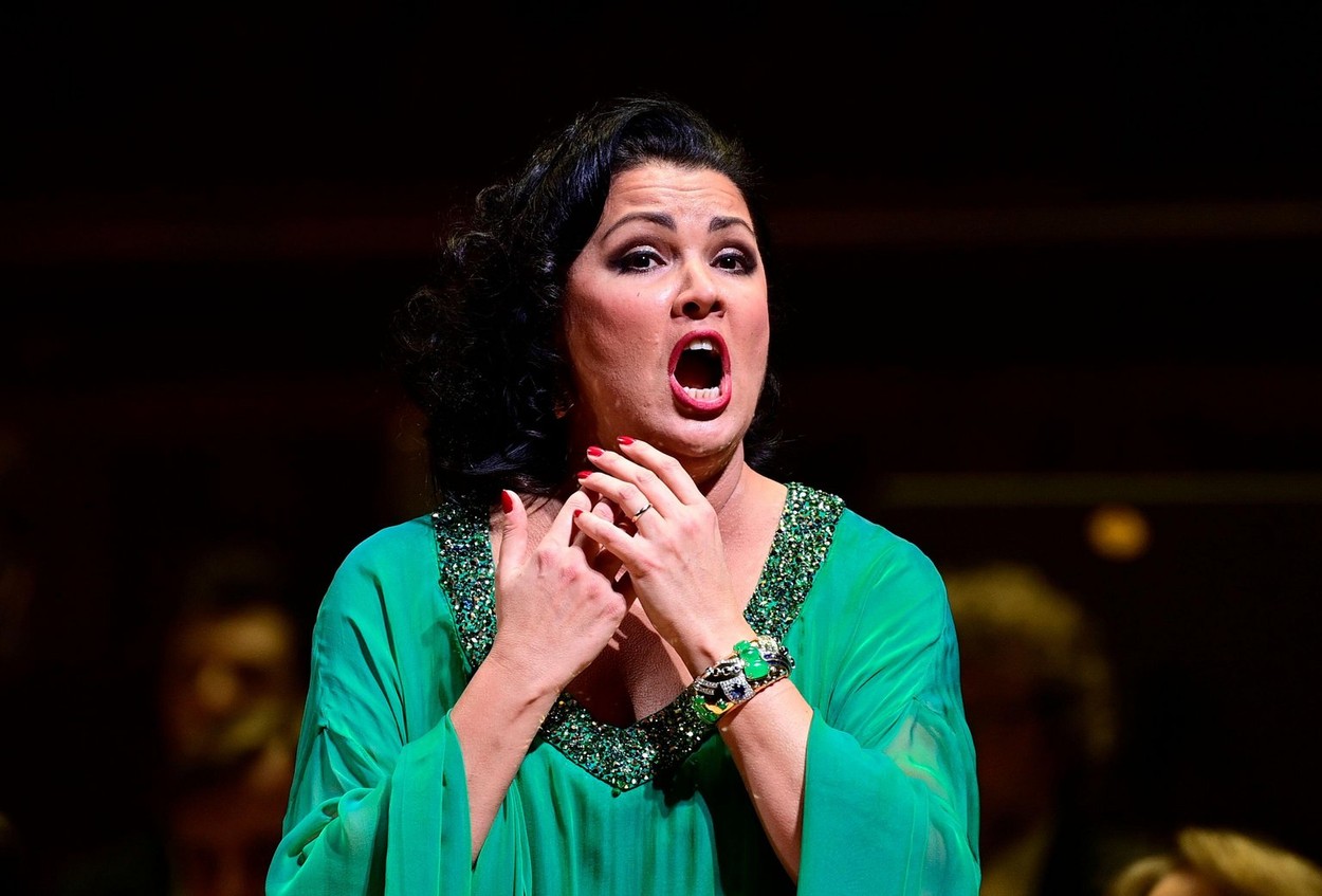 O celebră soprană cere daune de 350.000 de dolari de la Metropolitan Opera din New York. Ea spune că a fost discriminată pentru opiniile sale referitoare la Vladimir Putin