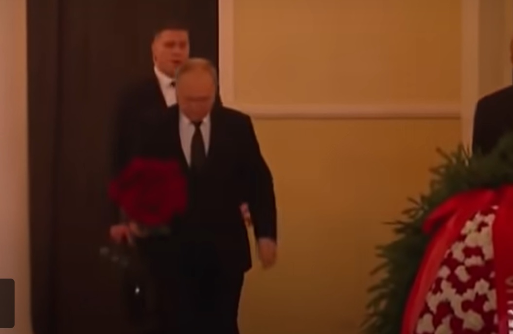 Fostul colonel FSB responsabil de servieta nucleară a lui Vladimir Putin, găsit împuşcat în apartamentul său