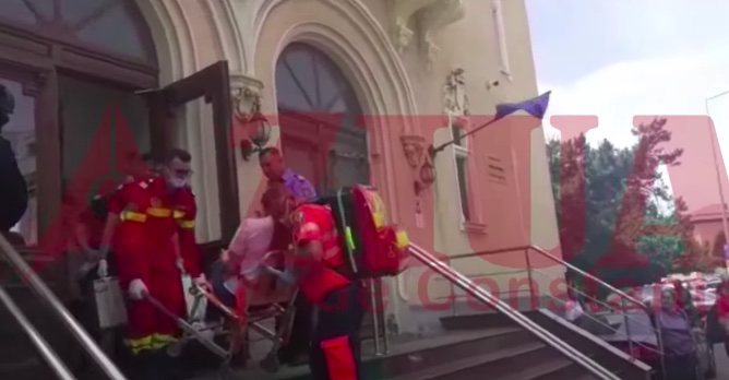 O femeie din Constanța a fost tăiată pe față de fostul soț chiar în sala de judecată. Bărbatul a fost arestat