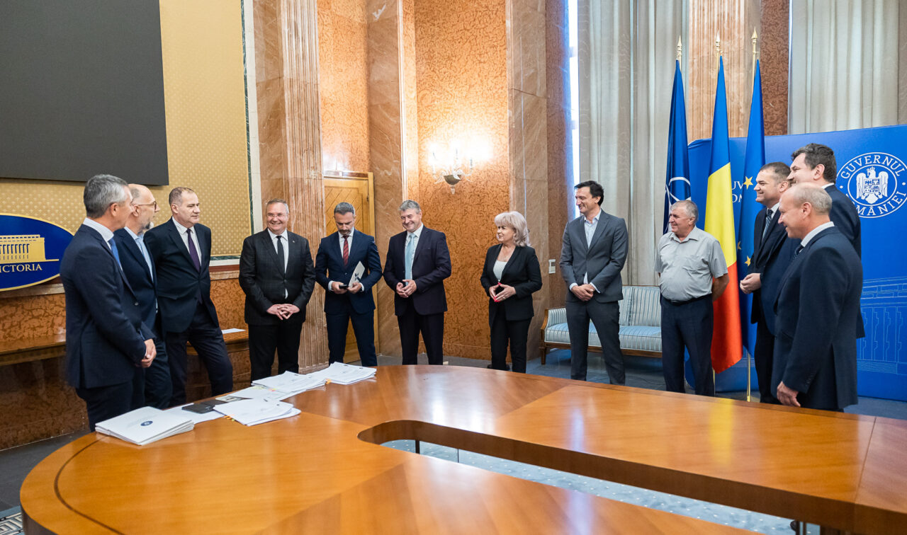 Au fost semnate primele contracte din România finanțate prin PNRR. Câți bani mai sunt disponibili pentru proiectele de investiții