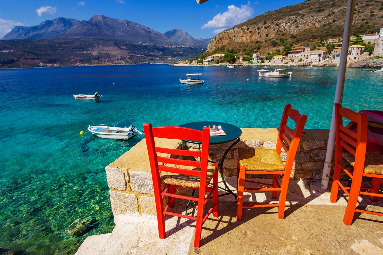 Cât a plătit un român pentru doi pești la o tavernă din Grecia. „Trec o cantitate mult mai mare. Se cheamă „La țeapă”. Sunt nişte nesimţiţi”