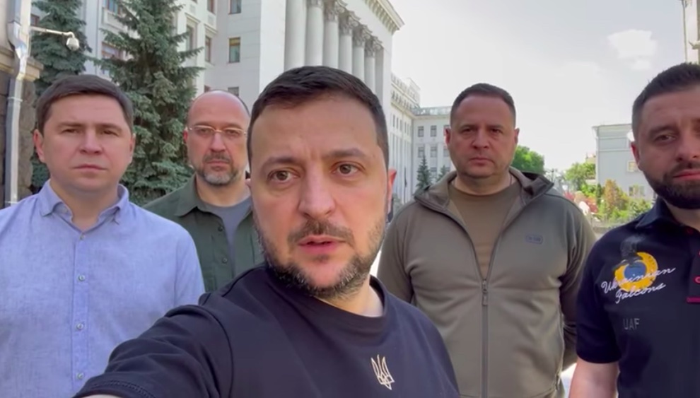 Mesajul liderului de la Kiev la 100 de zile de la începerea războiului: „Zelenski este aici, premierul este aici. Victoria este a noastră!”