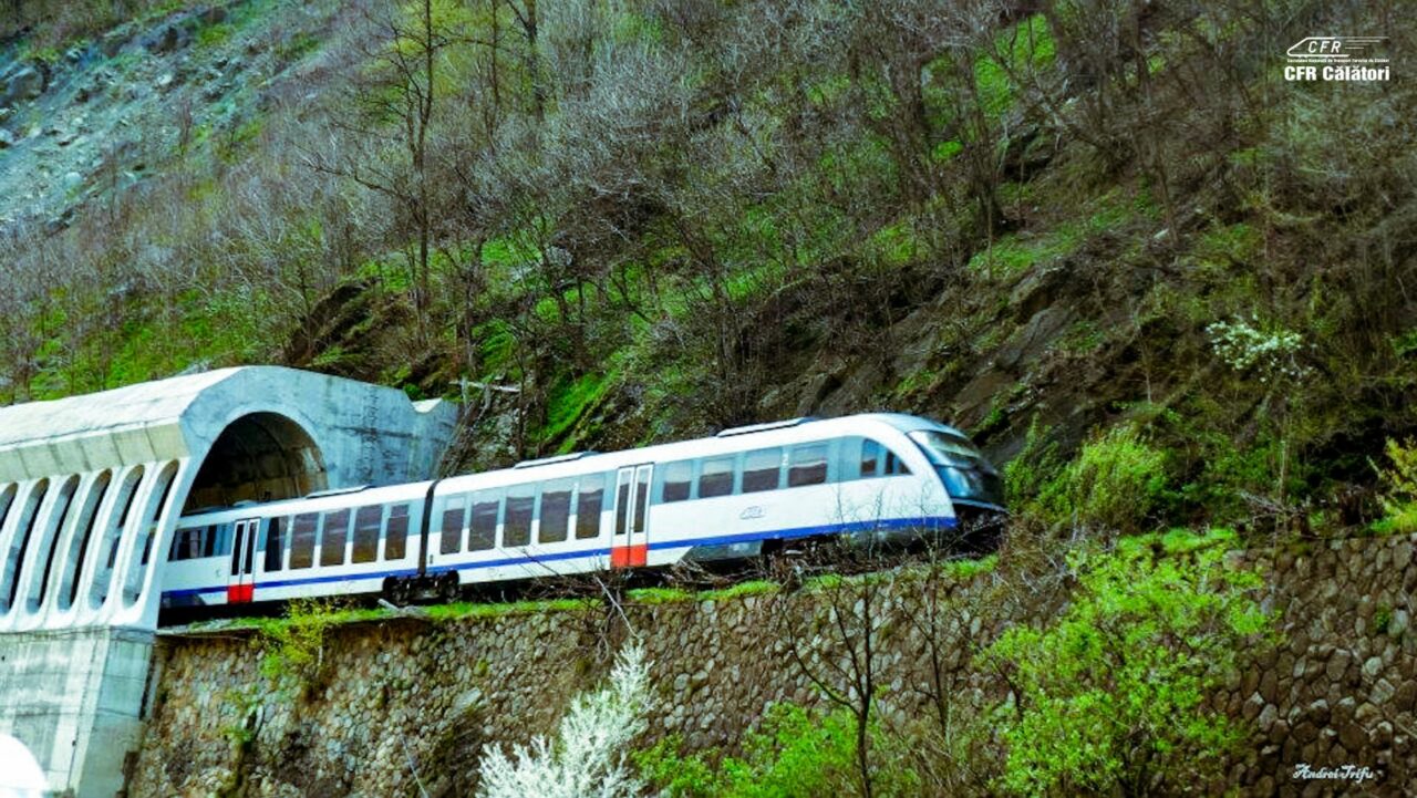 CFR Călători avertizează că instalațiile de climatizare din trenuri funcționează, dar nu fac răcoare: Dacă vă e rău, anunțați