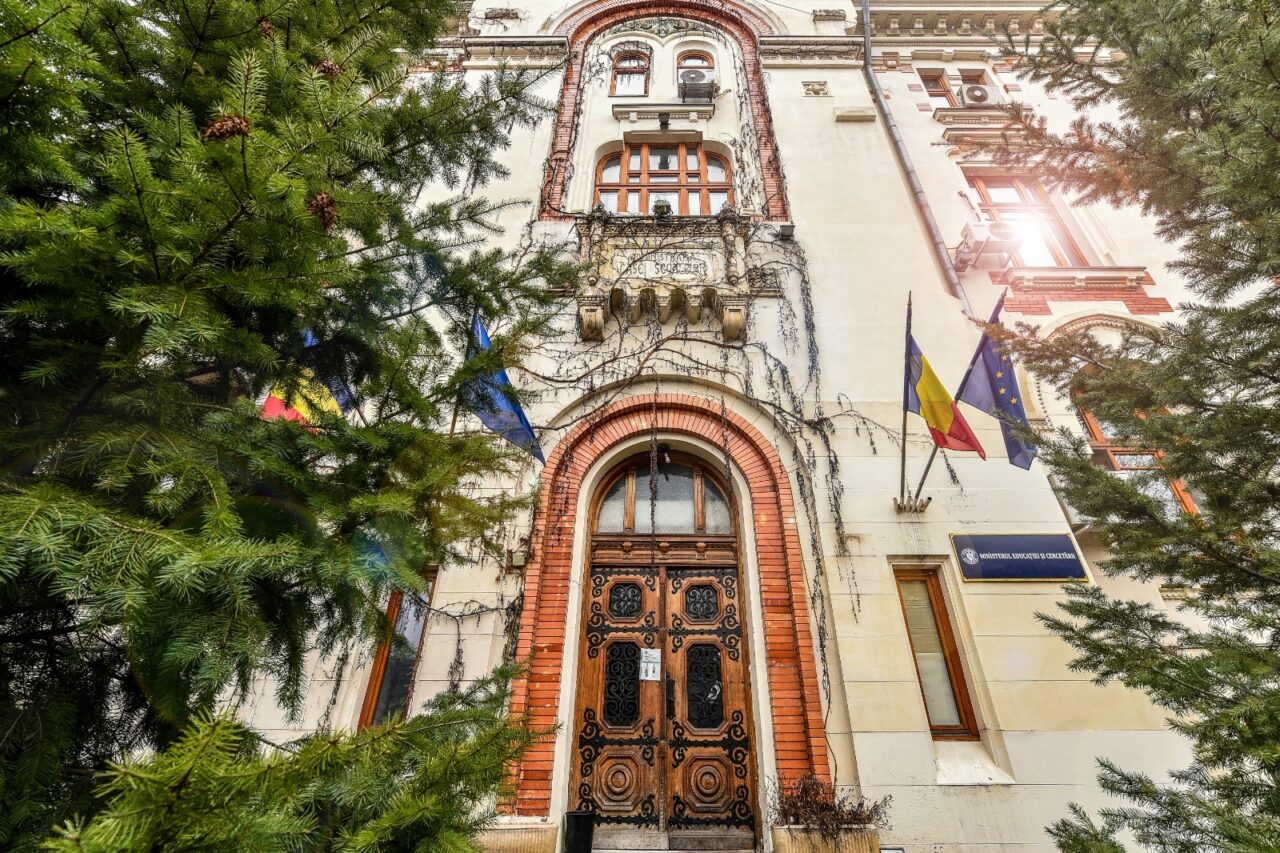 Regulamentul privind organizarea și funcționarea școlilor se schimbă de la 1 septembrie. Elevii nu vor mai putea fi exmatriculați, iar profesorii vor încheia câte o singură medie pe an pentru fiecare materie