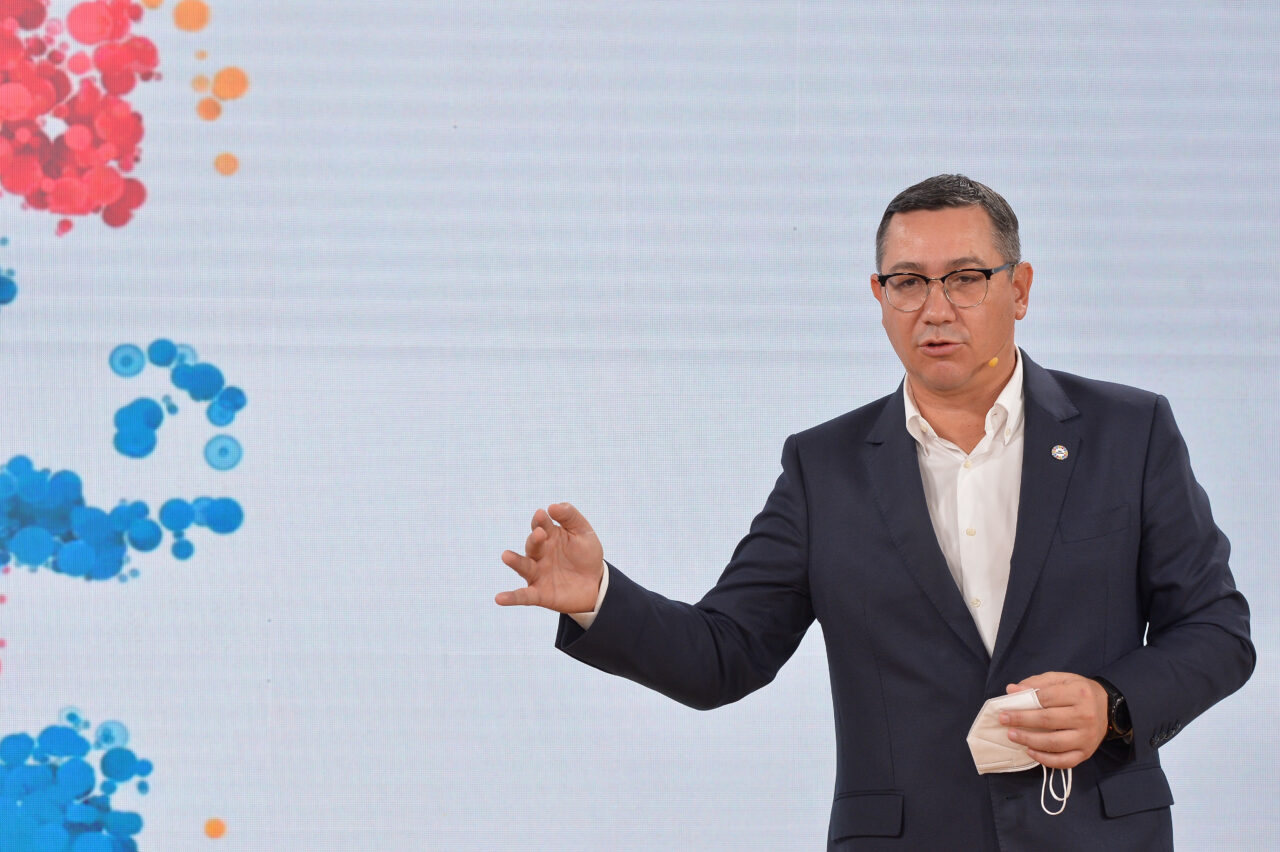 Victor Ponta, nemulțumit de numărul tot mai mare de zboruri anulate. Fostul premier a fost afectat direct: „Unii oameni merg la lucru, alții în vacanță, pe Wizz îi doare în cot”