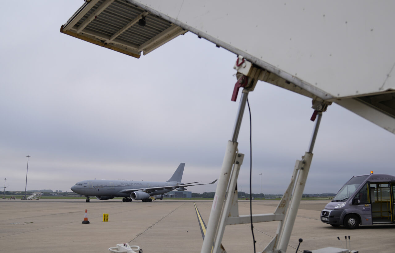 Pista celei mai mare baze aeriane din Marea Britanie s-a topit din cauza căldurii excesive. Royal Air Force a decis oprirea tuturor zborurilor