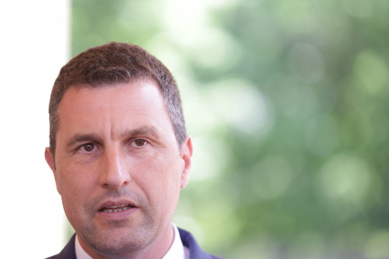 Ministrul Mediului anunță limitarea consumului de apă în unele localități: „Ne pare rău pentru roșii”