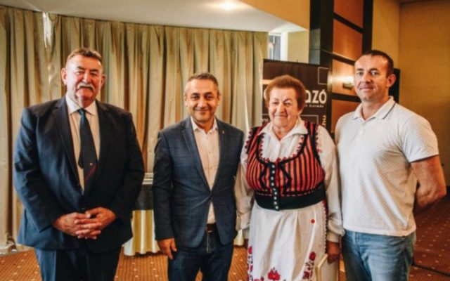 Un interlop condamnat definitiv în România s-a fotografiat la Budapesta alături de un politician din guvernul Viktor Orban / Nu este primul condamnat care se refugiază în Ungaria