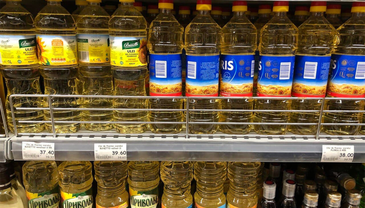 Scumpiri extreme! Câți lei costă o sticlă de 1 litru de ulei de floarea soarelui în Lidl, Mega Image, Carrefour și Auchan