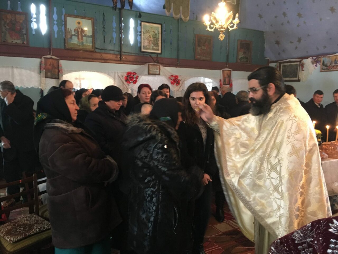 EXCLUSIV | Povestea preotului inginer care se împarte între slujbele la trei biserici și meseria din construcții: ”Cineva mi-a spus că dacă până la 35 de ani nu realizez ceva în viață, sunt un ratat”