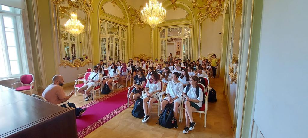Cum au ajuns peste 100 de elevi să experimenteze viața de student la Universitatea din Craiova. Se mută în cămine și iau masa la cantina din campus