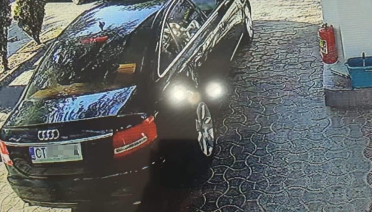 A alimentat românește, a „plătit” englezește! Țeapa dată de un șofer de Audi, după ce a făcut plinul într-o benzinărie din Năvodari