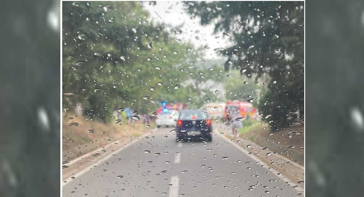 UPDATE. O mașină a intrat într-un grup de oameni în curtea Mănăstirii Cernica. Cel puțin o persoană a murit | EXCLUSIV