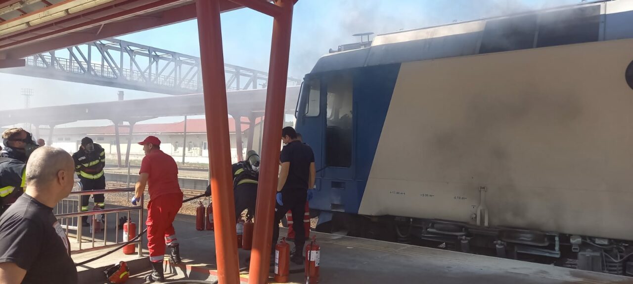 Un nou incident la CFR. O locomotivă a luat foc la Vaslui | VIDEO
