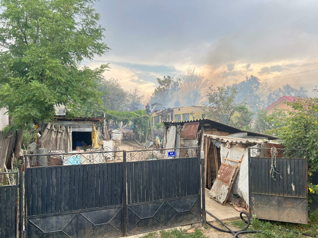 Incendiu de proporții în județul Dolj. 26 de proprietăți au ars | VIDEO