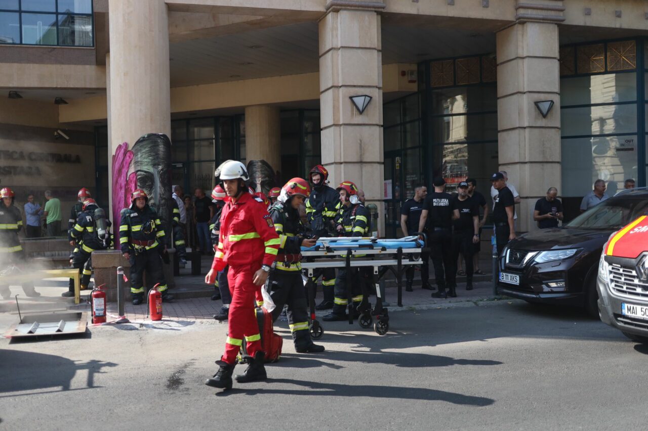 VIDEO | Un bărbat a murit carbonizat, în timp ce efectua lucrări într-un canal din apropierea BCU „Carol I”. Victima ar fi fost angajat ENEL (SURSE)