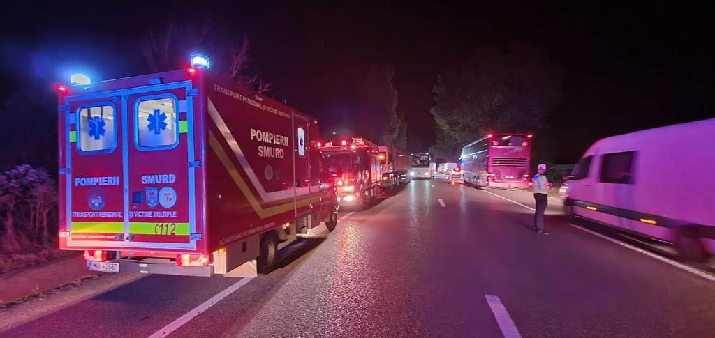 GALERIE FOTO | Un autocar cu aproape 80 de ucraineni, între care mulți copii, s-a ciocnit cu un TIR, pe E85 / Se întorceau din vacanță din Bulgaria / Starea victimelor