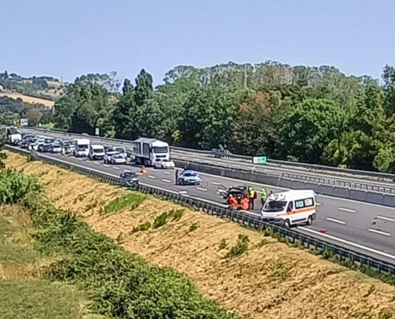 VIDEO | Un șofer român de TIR a ucis o femeie sub privirile fiului ei, pe o autostradă din Italia. Cum s-a petrecut nenorocirea