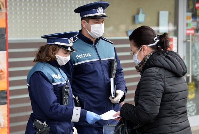 Toate amenzile date în pandemie au fost ilegale. Polițiștii au fost nevoiți să plătească din banii lor cheltuielile de judecată