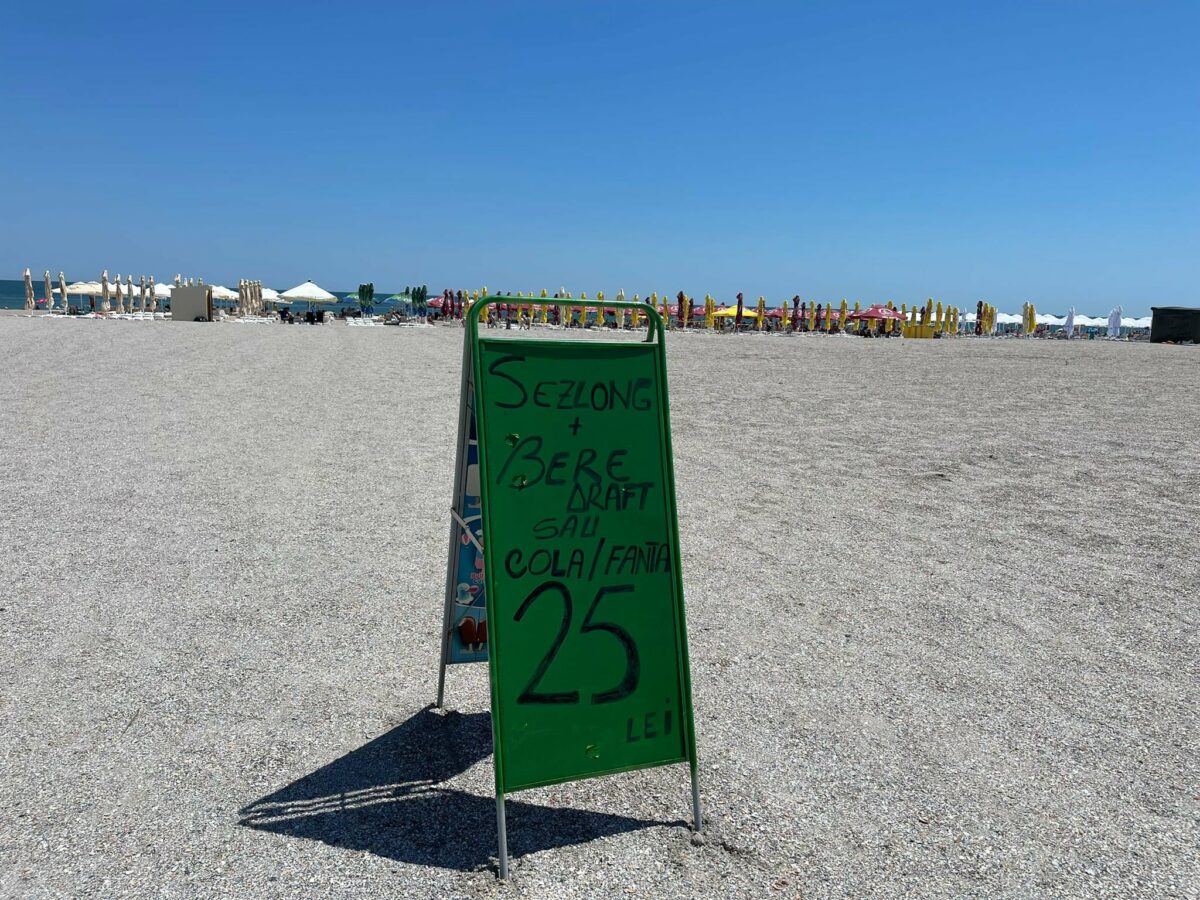 Legea cererii și ofertei funcționează în Mamaia. În lipsa turiștilor, prețurile încep să scadă pe plaje. Cât costă închirierea unui șezlong