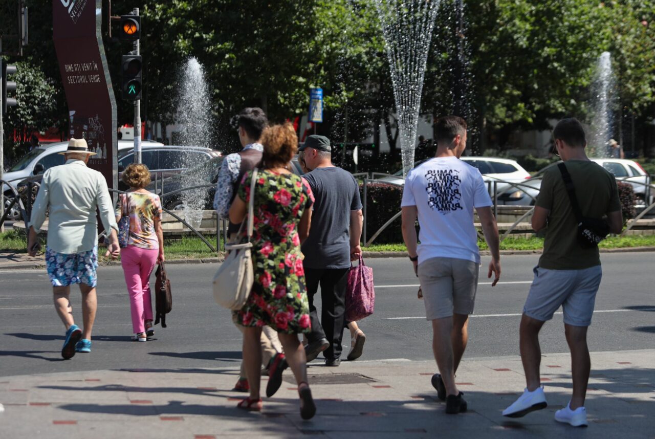 Vremea în ziua alegerilor: ANM a anunțat Cod portocaliu de caniculă în Capitală/Alertă de căldură extremă în 12 județe din țară