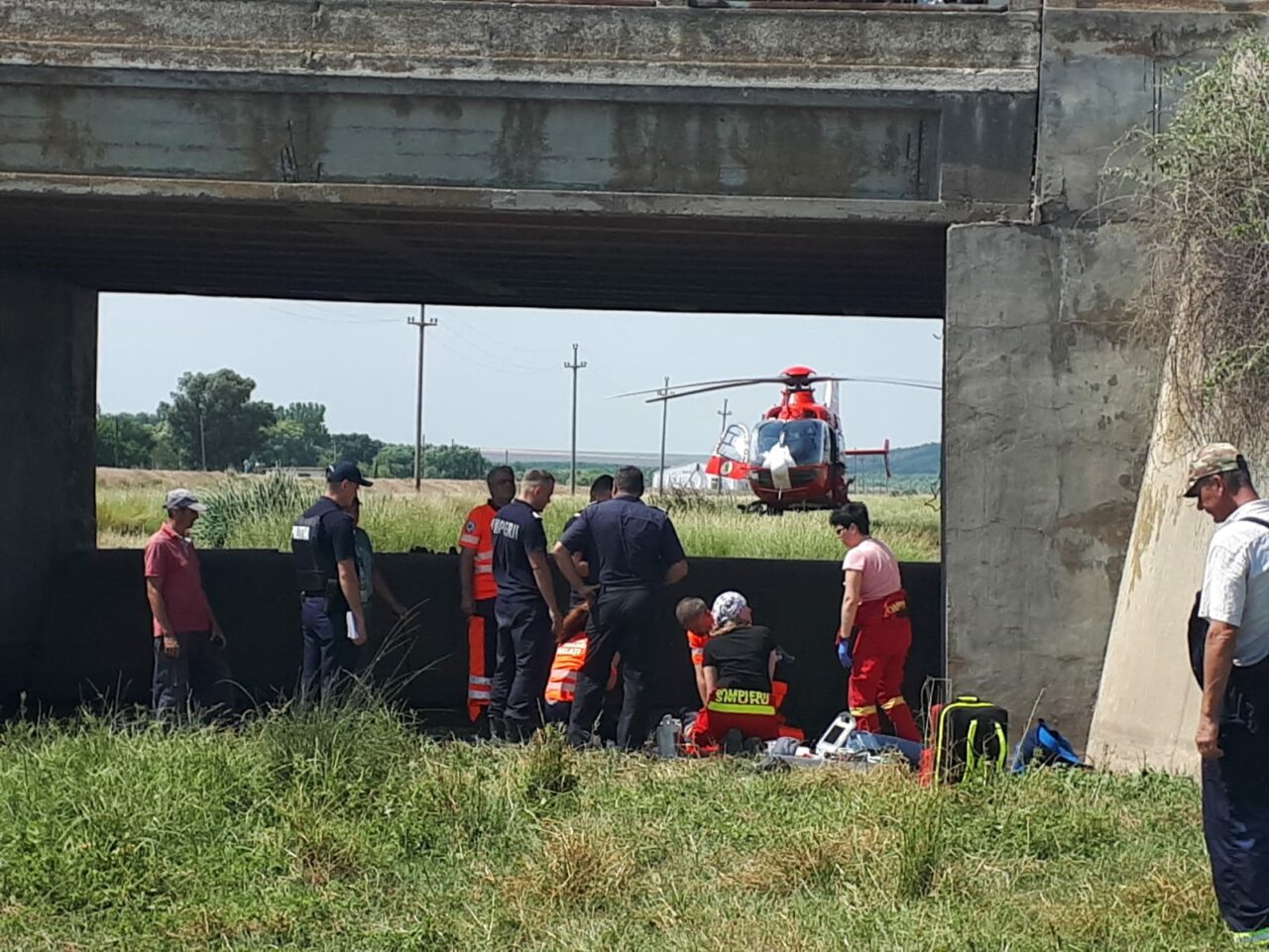 VIDEO | Un copil de 11 ani s-a înecat într-un râu din județul Galați. La fața locului a fost chemat și un elicopter SMURD