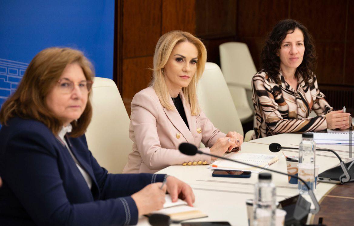 Gabriela Firea: „Susţin decizia Guvernului de a aloca 12 milioane de euro pentru trusoul destinat nou-născutului” / Banii provin din fonduri europene