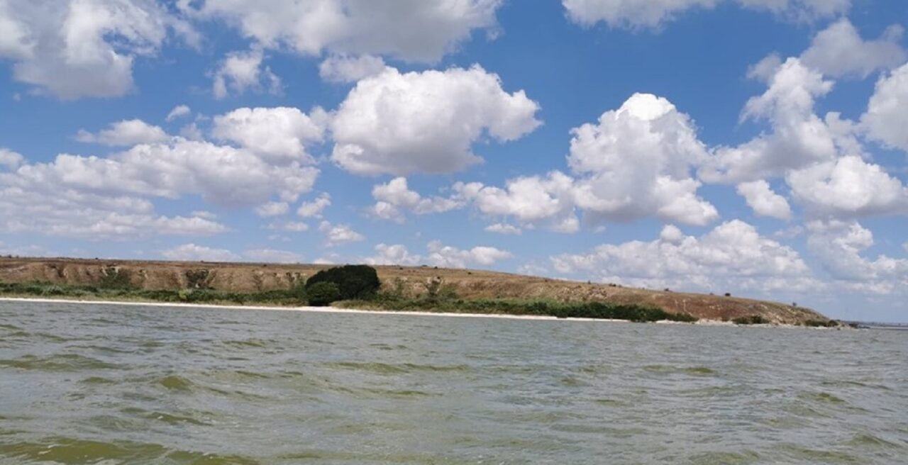 România are o insulă de piatră pe care puțin o știu. Este o destinație fascinantă