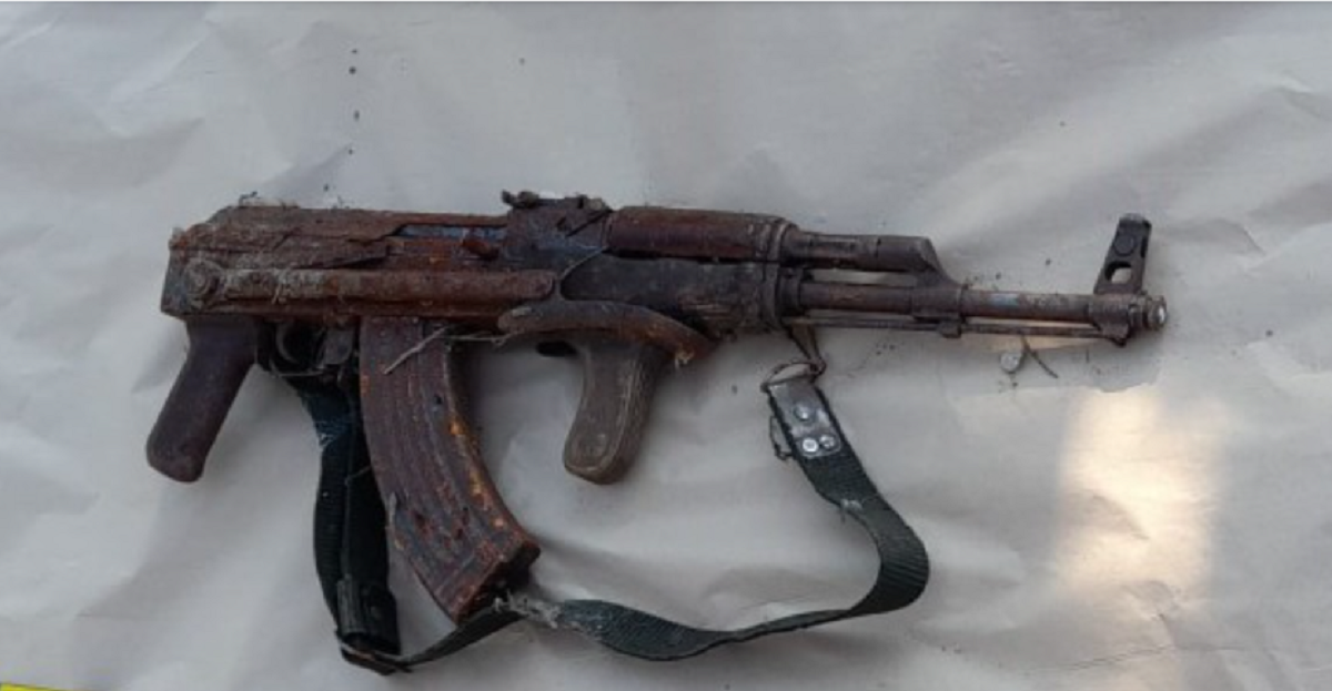 S-a aflat cine a găsit arma furată acum patru luni din unitatea militară din Mamaia Sat: „A dat cu piciorul şi a observat cureaua”