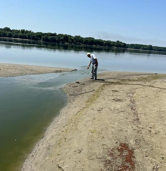 FOTO – În trei județe nu mai există apă pentru irigații. Petre Daea: „La Zimnicea, o parte din vadul Dunării s-a transformat în plajă”